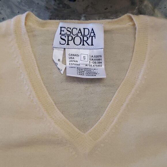 ♥️escada SWEATER - Picture 2 of 3